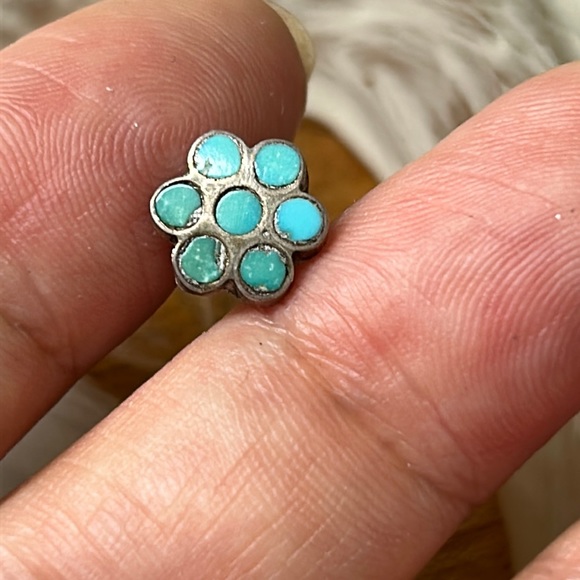 🖤Navajo Sterling turquoise flower earrings - Picture 3 of 10